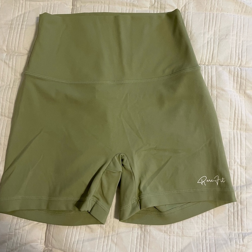 Rare fit booty scrunch shorts